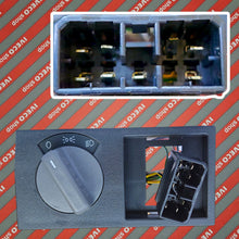 Carica l'immagine nel visualizzatore di Gallery, 41200567 INTERRUTTORE POMELLO ACCENSIONE LUCI IVECO, foto reale, mostra l'attacco con 9 PIN inserimento, e dettaglio interruttore luci spente, luci diposizione e luci diurne anabbaglianti. disponibile ora, acquista