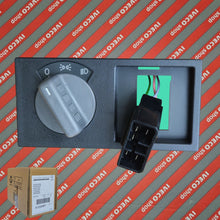 Carica l'immagine nel visualizzatore di Gallery, 41200567 oe Interruttore fanali a 3 posizioni OFF,posizioni,anabbaglianti.
Completo di mostrina rettangolare e cablaggio. scheda prodotto con disegno/tavola telaio. DISPONIBILE ORIGINALE IVECO