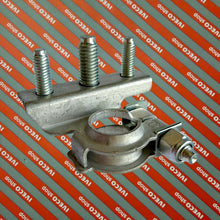 Carica l'immagine nel visualizzatore di Gallery, incastro, blocca poli, con tre viti fissaggio, senza dadi, MORSETTO BATTERIA POLO NEGATIVO, SEGNO MENO. compatibile con  IVECO DAILY DA 2006. OEM 42559575