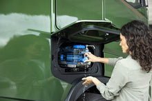 Carica l'immagine nel visualizzatore di Gallery, 50068 TANICA ACQUA 10 LITRI  IVECO S-WAY X-WAY T-WAY