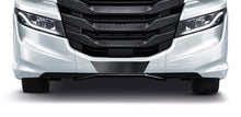 Carica l'immagine nel visualizzatore di Gallery, 50313 BARRA PORTATARGA TUNING CON CORNA ACCIAIO INOX SU PARAURTI NERO LUCIDO IVECO S-WAY AS