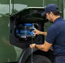 Carica l'immagine nel visualizzatore di Gallery, 50068 TANICA ACQUA 10 LITRI  IVECO S-WAY X-WAY T-WAY