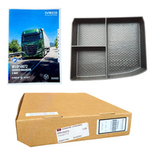 Carica l'immagine nel visualizzatore di Gallery, CASSETTO RIPOSTIGLIO DIVISORIO CRUSCOTTO, in pvc, colore nero. compatibile con  IVECO SWAY XWAY TWAY. oem 500050072. accessori iveco originali, personalizzazione cabina, organizzatore oggetti chiavi documenti