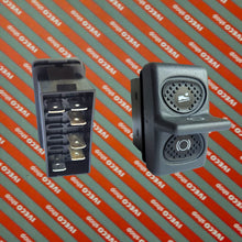 Carica l'immagine nel visualizzatore di Gallery, foto reale dell' INTERRUTTORE FRENO MOTORE, clic a ritorno, freni e pedale.  IVECO EUROTECH EUROCARGO EUROTRAKKER EUROSTAR, oe iveco 504096627 ex 504044217, botto brel6627