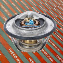 Carica l'immagine nel visualizzatore di Gallery, 5801705532 TERMOSTATO ACQUA IVECO EUROCARGO TECTOR 75E21 DA 2015