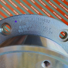 Carica l'immagine nel visualizzatore di Gallery, Puleggia Ventola Radiatore Originale IVECO - Codice OE 5801919602. Cross Reference 5801882809, 09226052. Applicazione principale: Organo di trasmissione per cinghia e ventola viscosa del radiatore camion