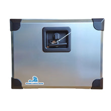 Carica l'immagine nel visualizzatore di Gallery, box cassetta porta attrezzi per camionisti, lavori fai da te, contenitore in acciaio con chiave sicurezza, METALLO ZINCATO
DIMENSIONI (MM): 400 X 300 X 300 | SPESSORE (MM): 8-10
Bordi protetti con aggiunta di materiale plastico resistente