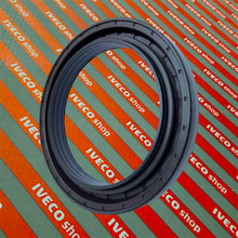 Carica l'immagine nel visualizzatore di Gallery, Foto del paraolio anteriore mozzo ruota originale IVECO con codice ricambio 7185250 per camion