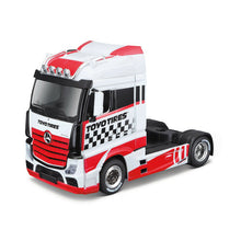 Carica l'immagine nel visualizzatore di Gallery, BURAGO KIT LOTTO 6 TRATTORI STRADALI MOTRICE SCALA 1:43 SCANIA MERCEDES VOLVO TRUCK