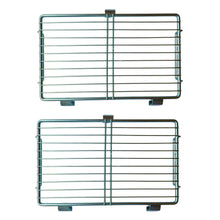 Carica l'immagine nel visualizzatore di Gallery, kit 2 griglia protezione parasassi fanali posteriori iveco daily. Compatibile con NEW DAILY 89-99 30.8 30.10 35.8 35.10 35.12 40 8.40.10 45.10 49 59.10 59.12. fabbricati in materiale METALLO ZINCATO, misure ALTEZZA 19.5cm e LUNGHEZZA 32cm