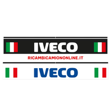 Carica l'immagine nel visualizzatore di Gallery, PARASPRUZZO LUNGO TRAVERSA POSTERIORE CM 240 X 35 LOGO IVECO CON BANDIERA ITALIANA STRALIS TRAKKER EUROCARGO EUROSTAR TURBOSTAR HI-WAY S-WAY X-WAY T-WAY EUROTECH EUROTRAKKER 190.42 190.48 330 440E52