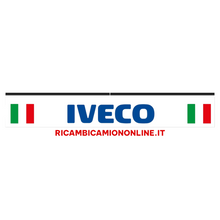 Carica l'immagine nel visualizzatore di Gallery, PARASPRUZZO LUNGO TRAVERSA POSTERIORE CM 240 X 35 LOGO IVECO CON BANDIERA ITALIANA STRALIS TRAKKER EUROCARGO EUROSTAR TURBOSTAR HI-WAY S-WAY X-WAY T-WAY EUROTECH EUROTRAKKER 190.42 190.48 330 440E52