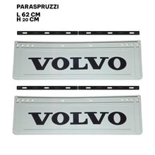 Carica l'immagine nel visualizzatore di Gallery, KIT 2 PARASPRUZZI VOLVO FH FM FL FE ANTERIORI 65 X 20 CM, COLORE BIANCO, SCRITTA VOLO GRASSETTO NERA. con kit staffe per montaggio