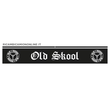 Carica l&#39;immagine nel visualizzatore di Gallery, PARASPRUZZO LUNGO PER TRAVERSA POSTERIORE LOGO SCANIA OLD SKOOL NERO O BIANCO