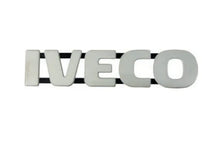 Carica l&#39;immagine nel visualizzatore di Gallery, 98442193 SIGLA MODELLO SCRITTA IVECO PER EUROSTAR SU CALANDRA FRONTALE ANTERIORE