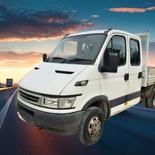 Carica l'immagine nel visualizzatore di Gallery, KIT 2 GRGLIE PROTEZIONE FANALI FARI IVECO NEW DAILY S2000 DAL 1999 AL 2014 35S 35C 40 50C 60C 65C