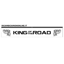 Carica l&#39;immagine nel visualizzatore di Gallery, PARASPRUZZO LUNGO TRAVERSA POSTERIORE SCANIA LOGO KING OF THE ROAD NERO O BIANCO