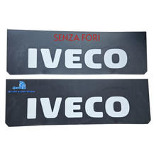 Carica l&#39;immagine nel visualizzatore di Gallery, KIT 2 PARASPRUZZI ANTERIORI PER PARAURTI CON LOGO IVECO STRALIS TRAKKER EUROCARGO TURBOSTAR EUROSTAR EUROTECH SWAY XWAY TWAY