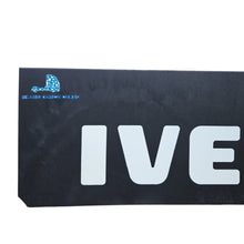 Carica l&#39;immagine nel visualizzatore di Gallery, KIT 2 PARASPRUZZI ANTERIORI PER PARAURTI CON LOGO IVECO STRALIS TRAKKER EUROCARGO TURBOSTAR EUROSTAR EUROTECH SWAY XWAY TWAY
