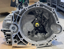 Carica l&#39;immagine nel visualizzatore di Gallery, 9810927780 CAMBIO NUOVO COMPLETO OEM PEUGEOT BOXER CITROEN JUMPER 2.0 HDI 6 MARCE 20GP19