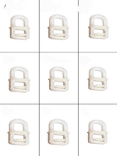 Carica l'immagine nel visualizzatore di Gallery, Kit di 9 mollette in plastica bianca per fermi tendina sole Iveco Stralis e Eurocargo. ganci tendine camion iveco