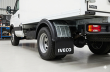 Carica l'immagine nel visualizzatore di Gallery, 98428751 KIT 2 PARASPRUZZI IVECO STRALIS TRAKKER EUROCARGO 190 TURBOSTAR 115 135 GAMMA Z ASTRA HD DAILY 35.8 35.10 35C 50C 60C