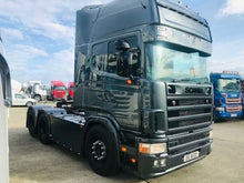 Carica l&#39;immagine nel visualizzatore di Gallery, PARASPRUZZO LUNGO TRAVERSA POSTERIORE LOGO SCANIA NERO O BIANCO