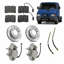 Carica l'immagine nel visualizzatore di Gallery, KIT sistema frenanate, assale anteriore, per IVECO NEW DAILY 30-8 30-10 35-8 35-10 40-8 40-10 45-10 49-10. kit comprende Kit pastiglie freno con sensori usura ATH
2 Dischi freno anteriore RV
PINZA FRENO SINISTRA ZEN
PINZA FRENO DESTRA ZEN
2 TUBI flessibili freno anteriore in gomma con raccordi filettati