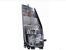 Carica l'immagine nel visualizzatore di Gallery, 260XX-MB400 PROIETTORE ANTERIORE NISSAN CABSTAR RENAULT MAXITY DA 2006